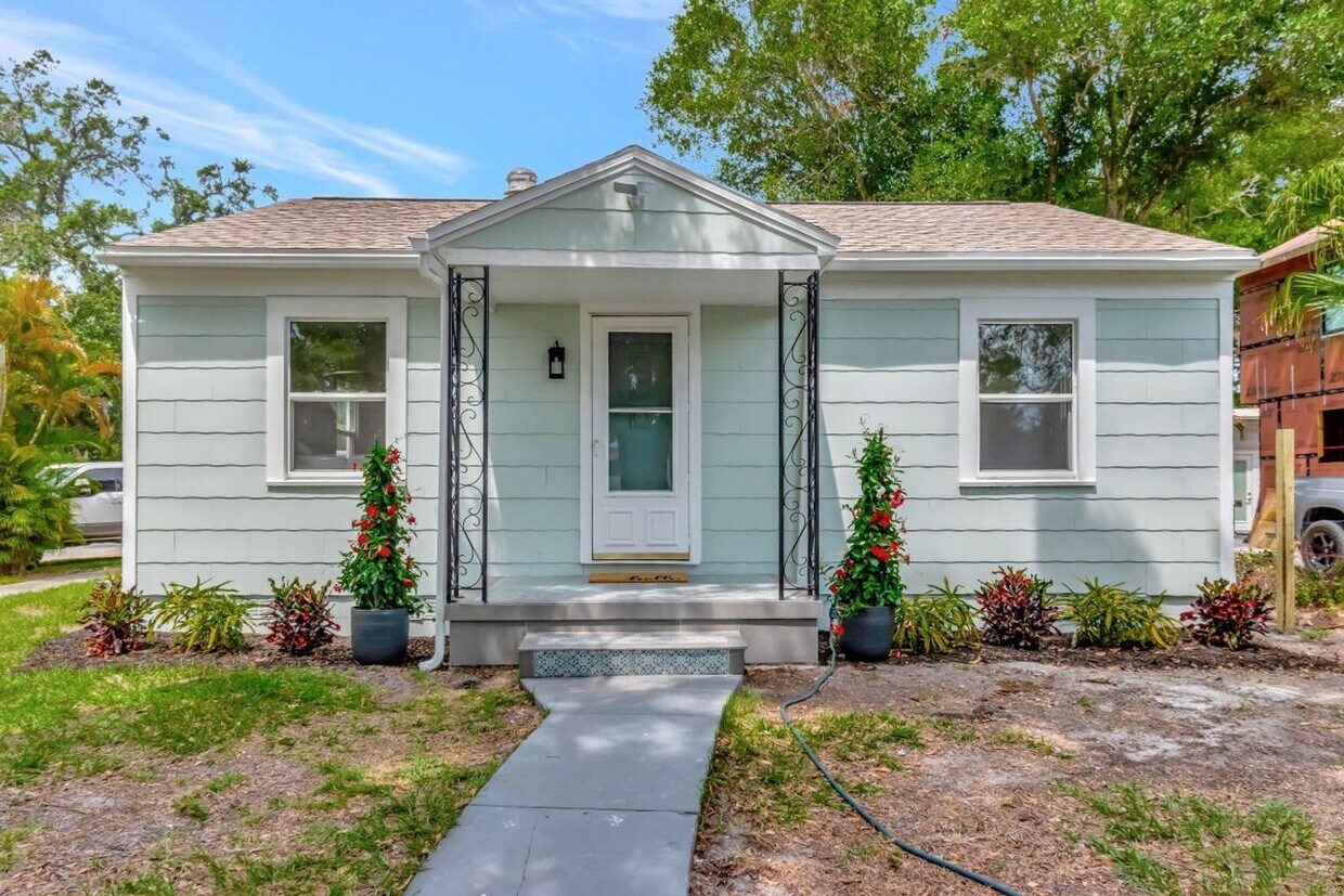 Foto principal - 4/2 HOME CHARMING GULFPORT HOME FEATURING ...