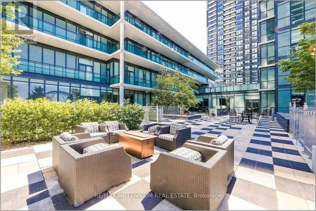 Photo du bâtiment - 4070 Confederation Pkwy