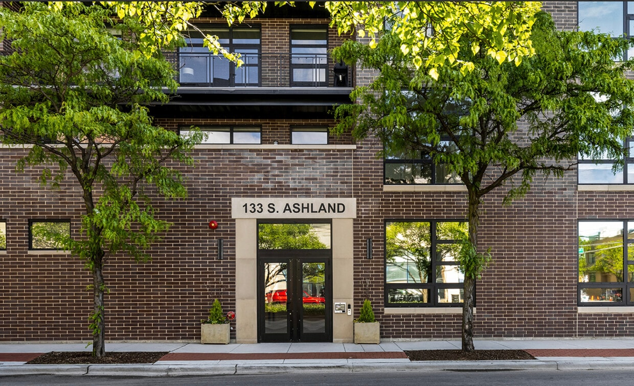 Primary Photo - 133 S Ashland Ave