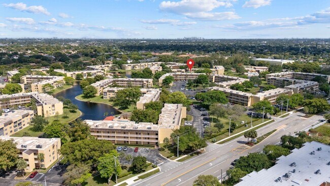 Foto del edificio - 5890 NW 64th Ave