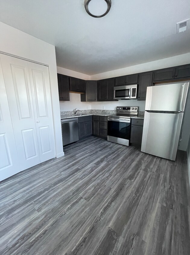 Foto principal - 322 Mount Everest Dr