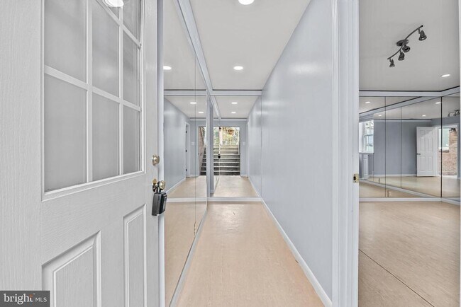 Foto del edificio - 5937 Avon Dr