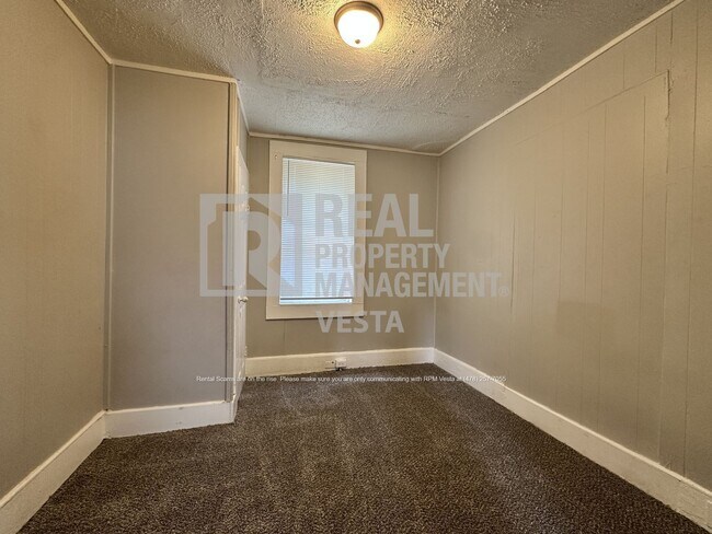 Foto del edificio - 1596 Burton Ave