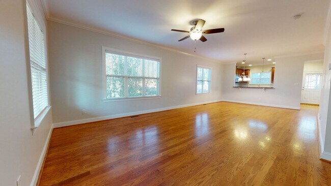 Foto del edificio - Spacious 4 BR/3.5 BA Craftsman in Wesley H...