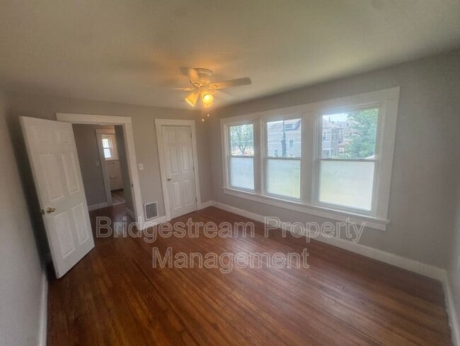Foto del edificio - 144 W Parkwood Dr