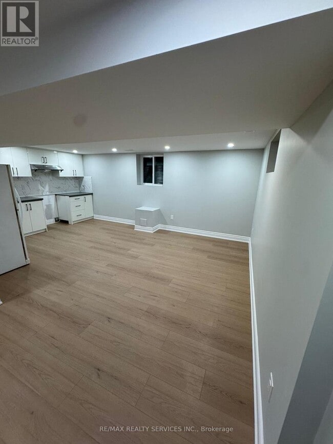 Building Photo - 41 MacLaren Ave