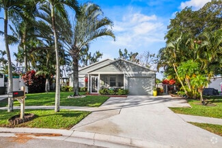 Building Photo - 9165 Beverly Ct