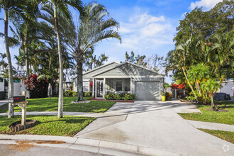 Building Photo - 9145 Beverly Ct