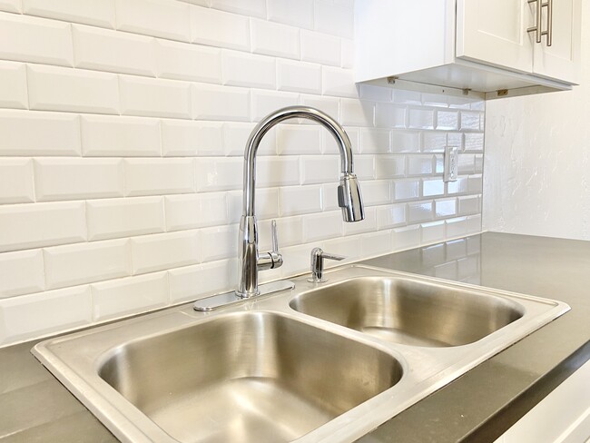 Foto del edificio - 832 N Alta Vista Blvd