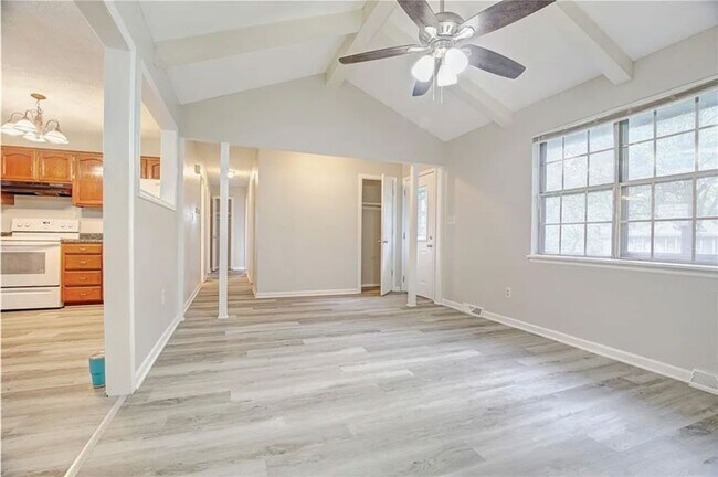 Building Photo - 408 NE Lakeview Dr