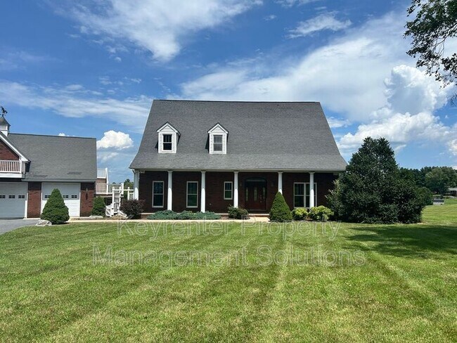 Foto del edificio - 33 Hodge Farm Ln