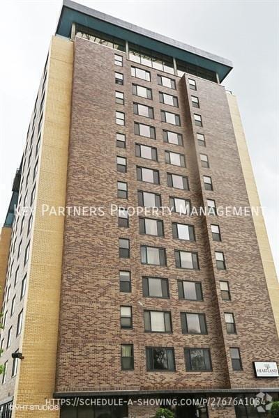 Building Photo - 700 E 8th St