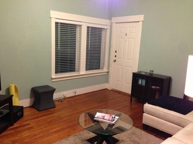 Foto del edificio - 2520 Hopkins St