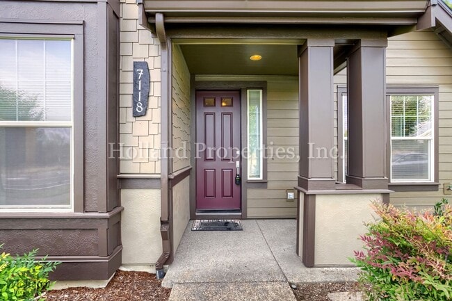 Building Photo - 7118 NE Cherry Dr