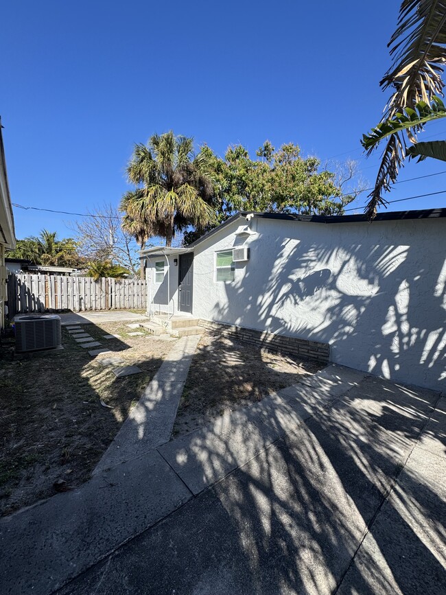 Building Photo - 429 45th St