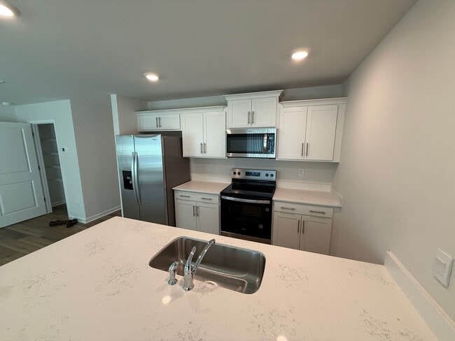 Building Photo - Brand New Townhome in North Charlotte