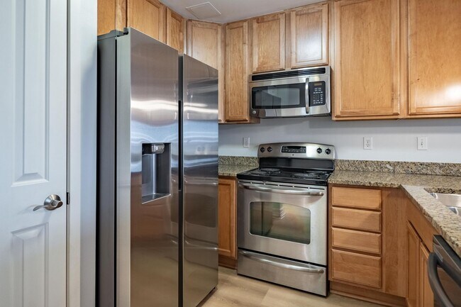 Foto del edificio - Two Bedroom Condo | Short Term & Furnished!