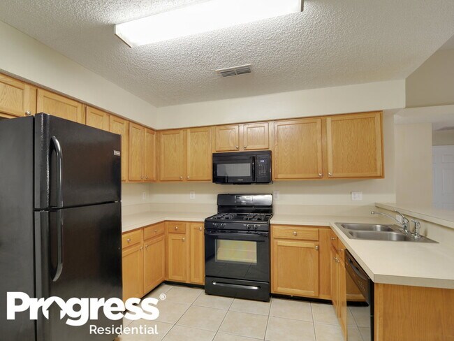 Building Photo - 1655 Hudderfield Cir E