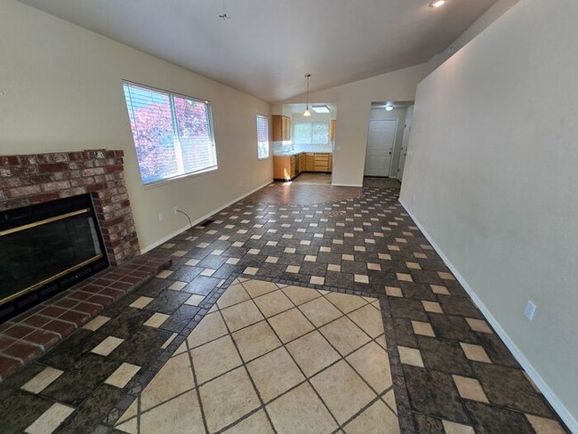 Foto del edificio - Inviting 3-bedroom Home in Established Spa...