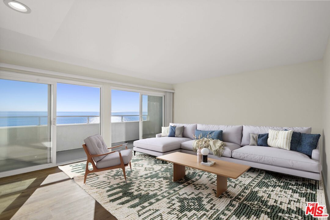 Foto principal - 18002 Coastline Dr