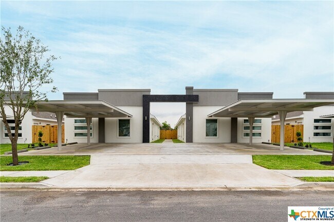 Building Photo - 1707 Angelina Dr