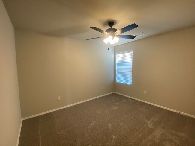 Foto del edificio - 5304 Yukon Dr