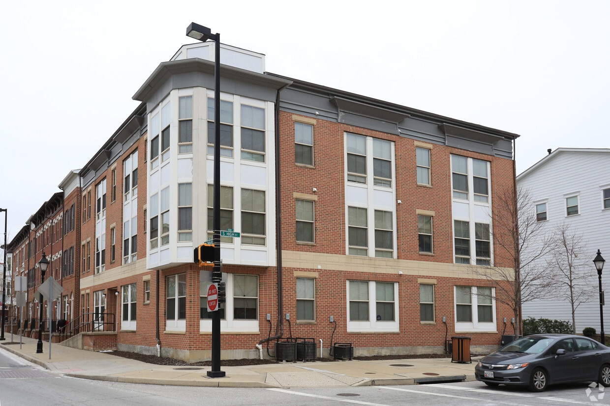 Building Photo - 901 E Lombard St