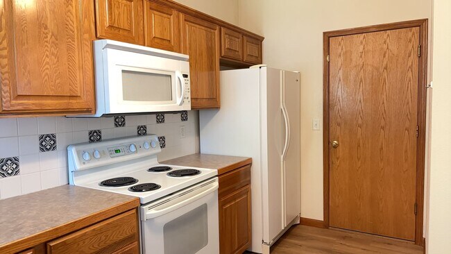Foto del edificio - Spacious 3-Bed Home with Yard – Available Now