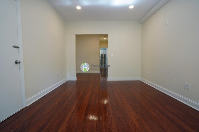 Building Photo - 123 Sutherland Rd