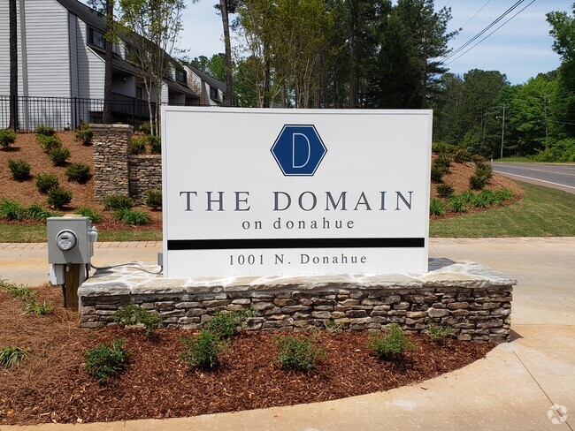 Building Photo - The Domain On Donahue