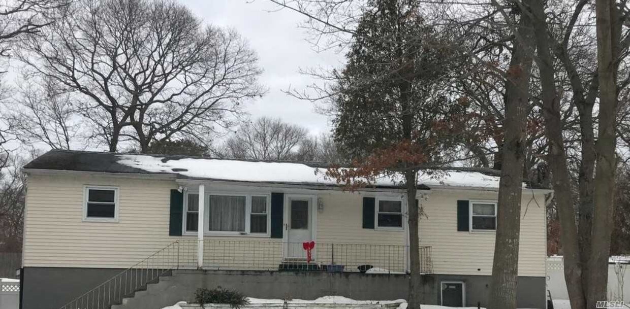 165 Northern Blvd, Shirley, NY 11967 House Rental in Shirley, NY