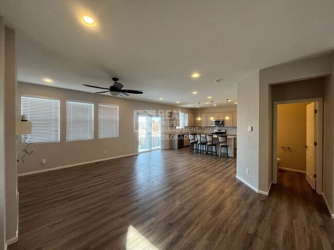 Foto del edificio - 15899 Warner Dr