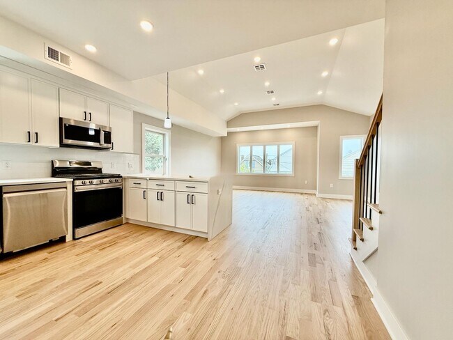 Building Photo - 12 Terhune Ave