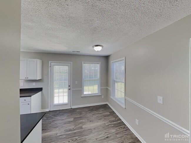 Building Photo - 1705 Glenn Meade Dr