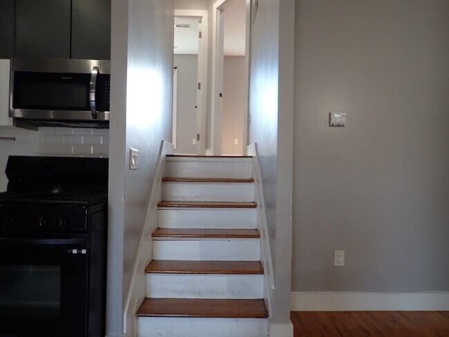 Building Photo - 203 Crystal St