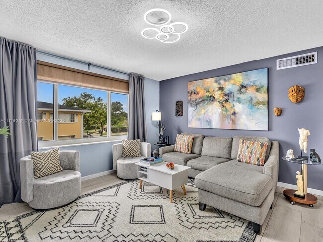 Foto del edificio - 5840 NE 22nd Way