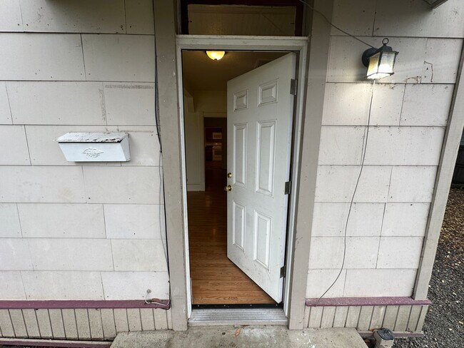 Building Photo - 321
