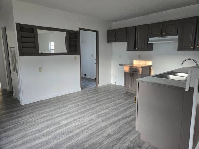 Building Photo - 1421 Cody Rd N