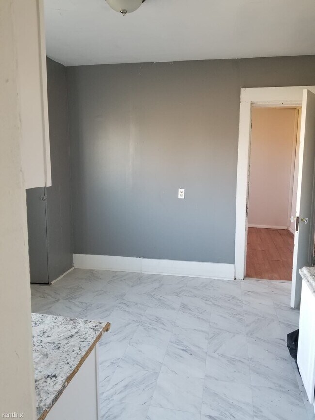 Foto del edificio - 2 br, 1 bath Duplex - 3777 Elmhurst St