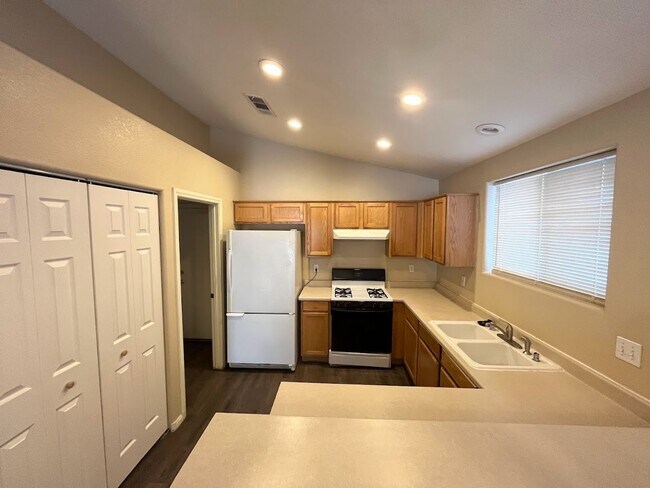 Foto del edificio - Great Single Story 3 Bedroom in the SW!