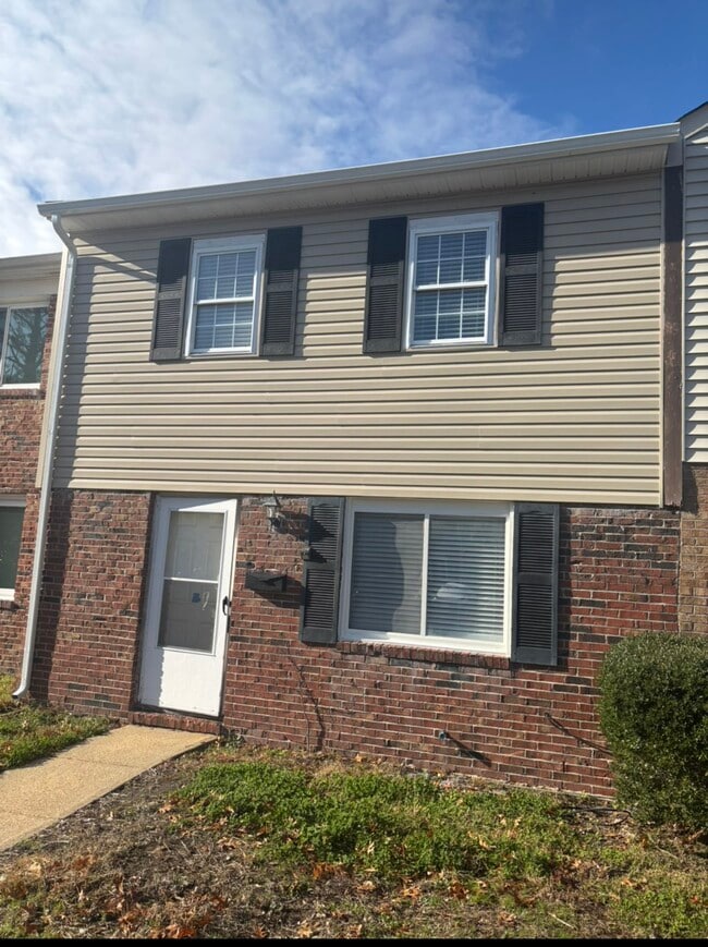 Building Photo - 813 S Grosvenor Ct