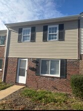 Building Photo - 813 S Grosvenor Ct