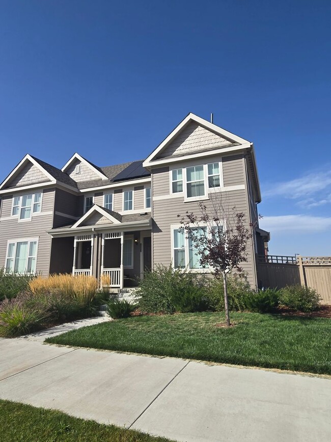 Photo - Spacious 4B/3B Available Early April! House