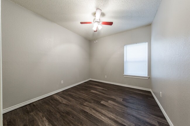 Foto del edificio - Three Villas Apartments - North Loop