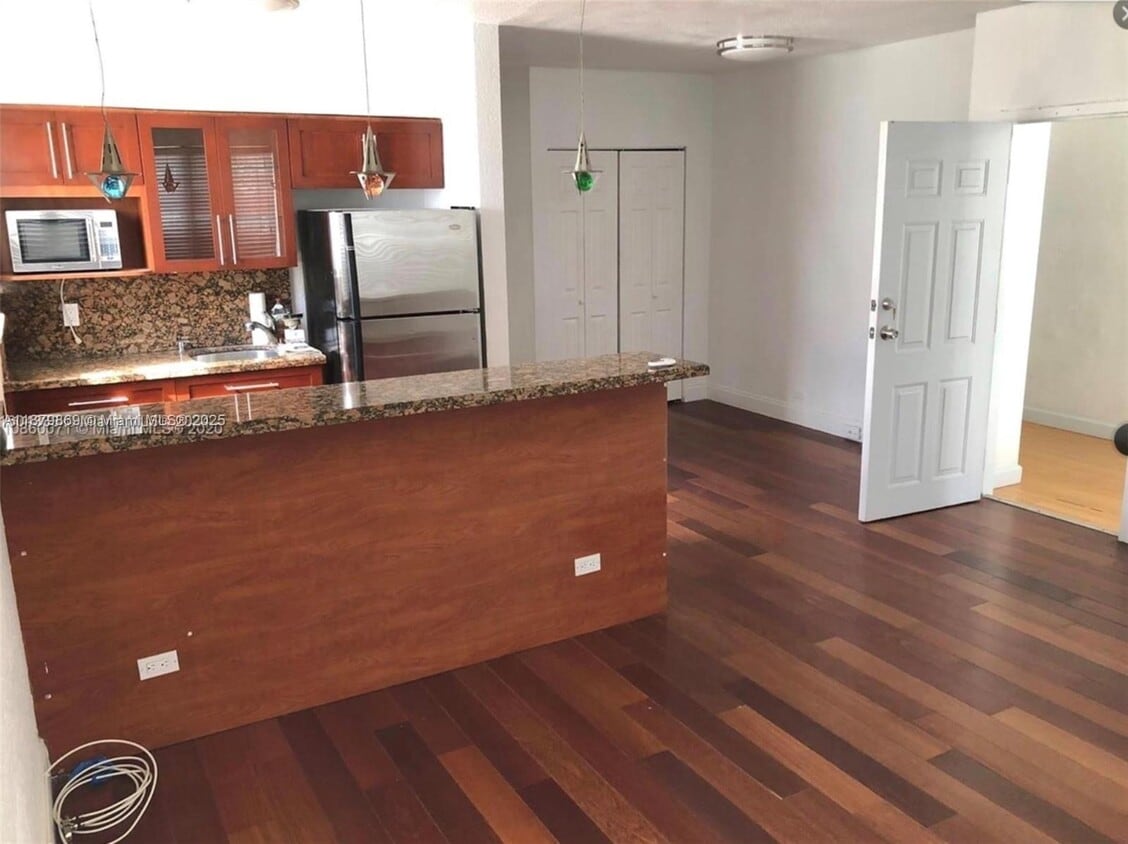 Foto principal - 7334 Harding Ave