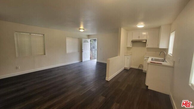 Foto del edificio - 10376 Wilmington Ave