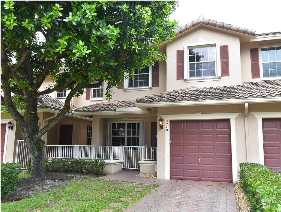 Primary Photo - 3240 Fairway Cir