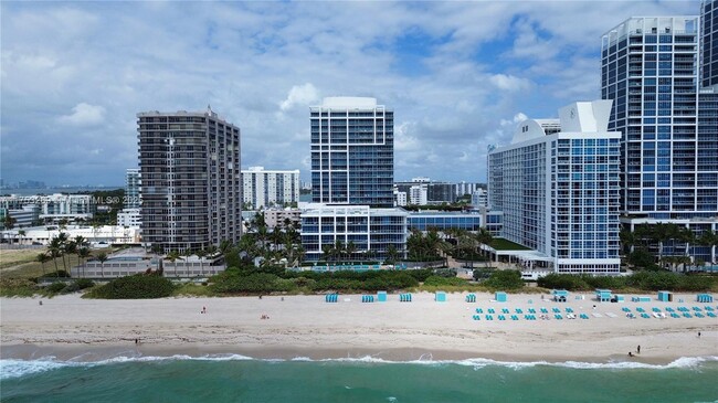 Foto del edificio - 6799 Collins Ave