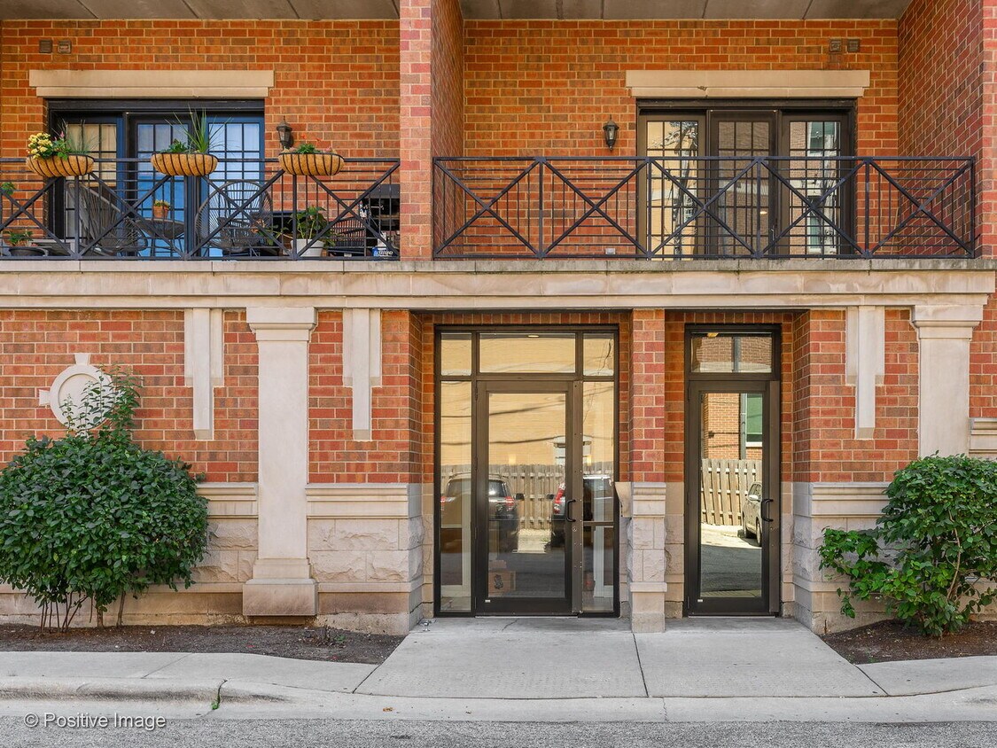 Foto principal - 2801 N Oakley Ave