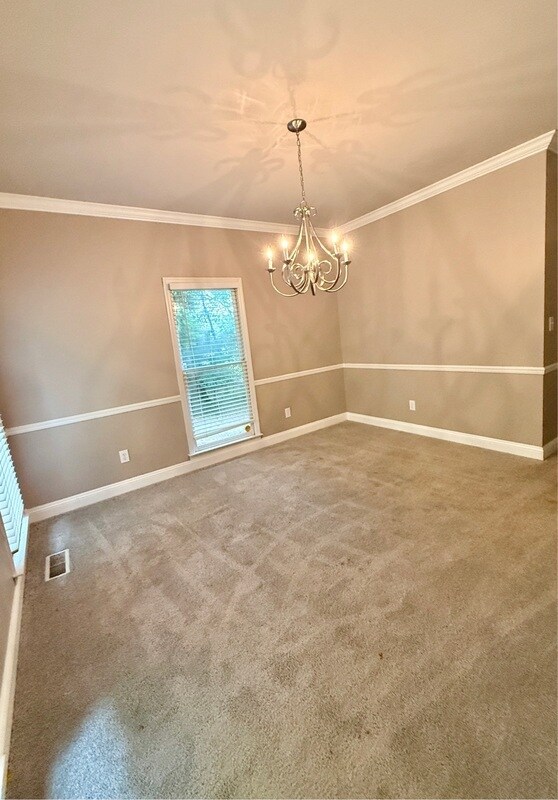 Foto del edificio - 2411 Oakwood Ave NE